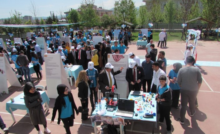 Kavak Rıdvan Çelikel Fen Lisesi'nde TÜBİTAK Bilim Fuarı açıldı