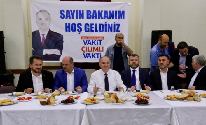 Bakan Özlü, vatandaşlarla sahurda bir araya geldi