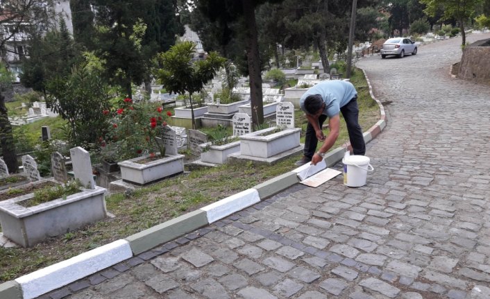 Ereğli'de mezarlıklar temizleniyor