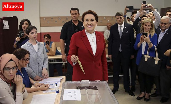 İYİ Parti cumhurbaşkanı adayı Akşener oyunu kullandı