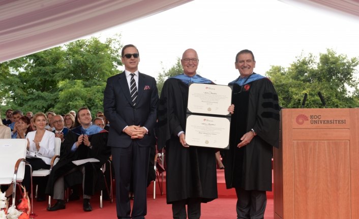 Koç Üniversitesi 24’üncü yıl mezunlarını verdi