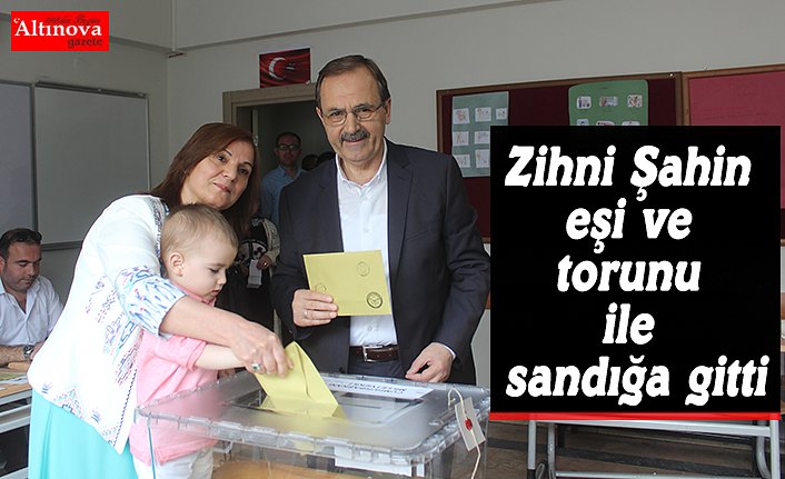 Zihni Şahin eşi ve torunu ile sandığa gitti