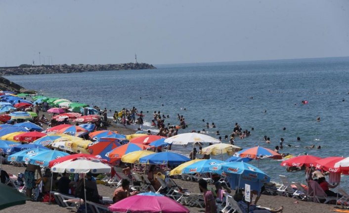 Sahil kenti Akçakoca'da hafta sonu yoğunluğu