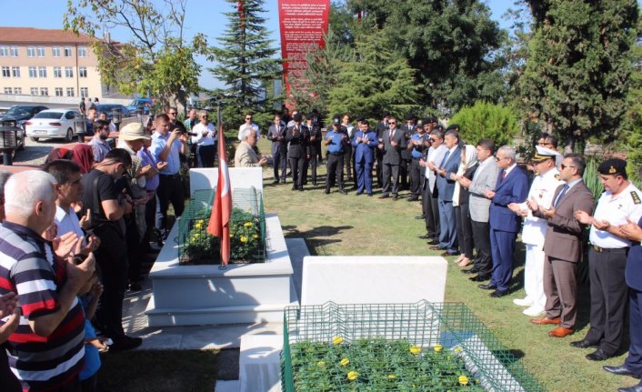 Bartın'da şehitlik ziyareti