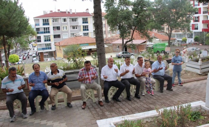 Başkan İkiz'den mezarlık ziyareti