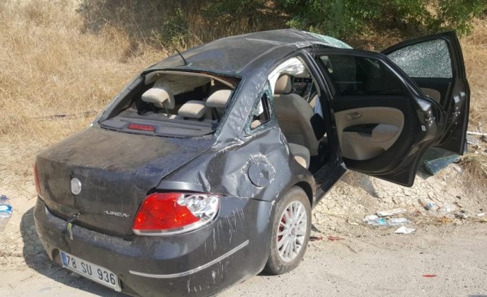 Karabük'te devrilen otomobildeki 3 kişi yaralandı