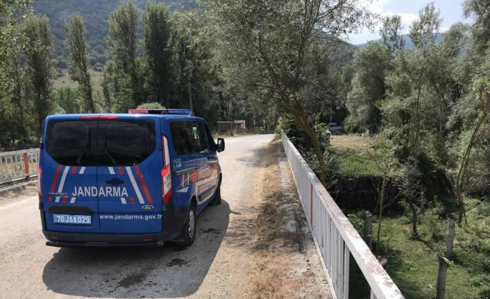 Karabük'te kimyasal madde yüklü tankerin köprüden düşmesi