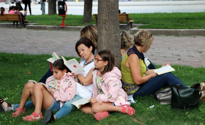 Kitap sevgisi kadınları sosyal medyada buluşturdu