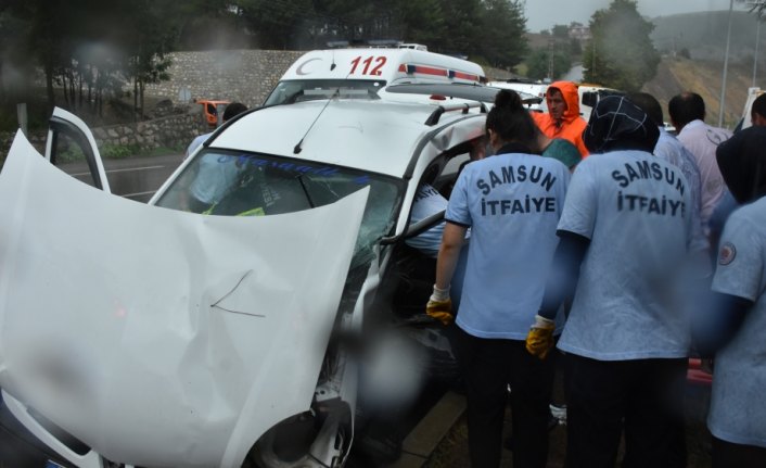 Samsun'da otomobil ile panelvan çarpıştı: 7 yaralı