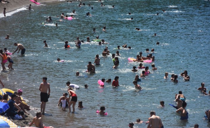 Zonguldak'ta sahillerde bayram tatili yoğunluğu