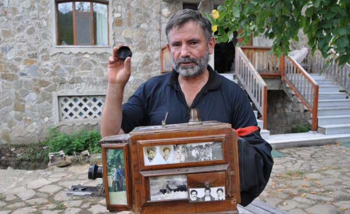 Baba yadigarı fotoğraf makinesine gözü gibi bakıyor