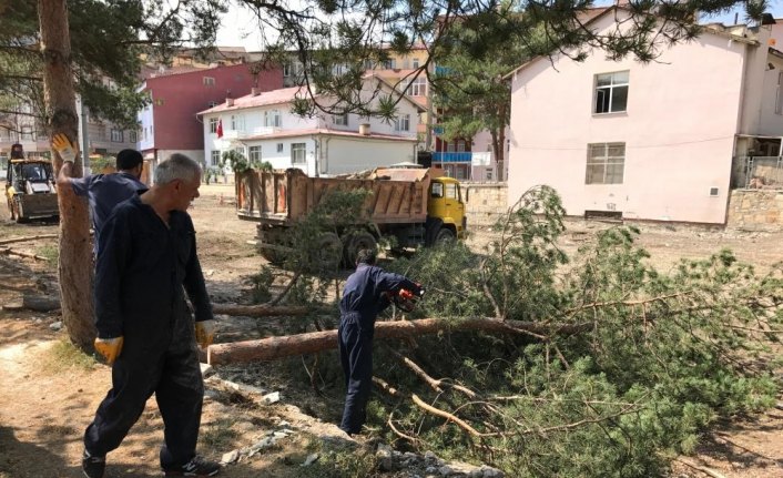 Cumhuriyet Caddesi yenileme çalışmaları sürüyor