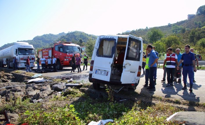 Giresun'da minibüs devrildi: 3 ölü, 1 yaralı