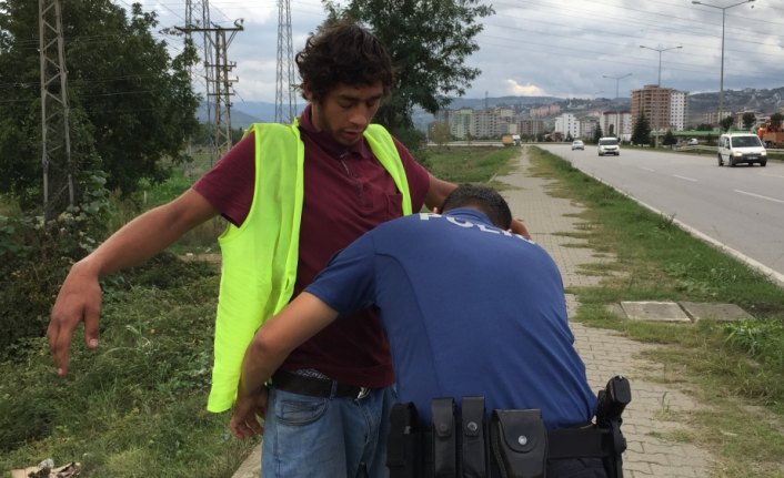 Samsun'da menfezde uyuyakalan genç, polisi harekete geçirdi