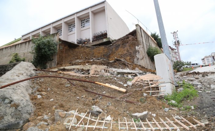 GÜNCELLEME - Ordu'daki sağanakta bir okulun bahçe duvarı yıkıldı