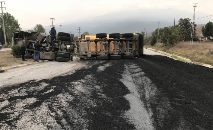 Karabük'te iki tır çarpıştı: 3 yaralı