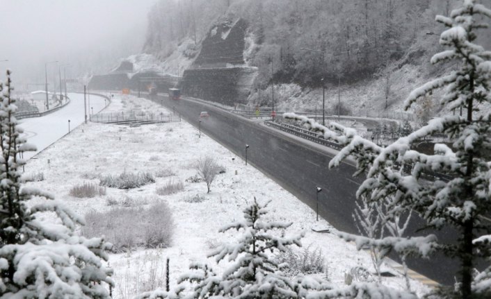 Bolu Dağı'nda kar yağışı başladı