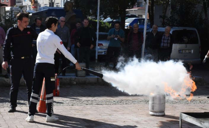 İtfaiyeciler sağlıkçılara eğitim verdi