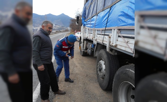 Artvin'de jandarmadan kış lastiği uygulaması