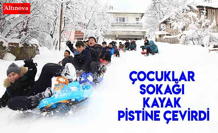 Çocuklar sokağı kayak pistine çevirdi