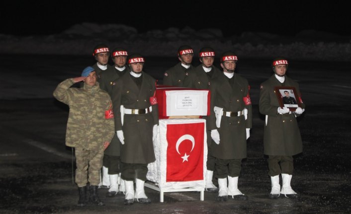 GÜNCELLEME 2 - Hakkari'de askerlerin üzerine çığ düştü