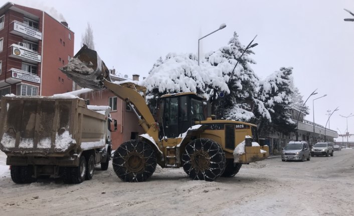 Şebinkarahisar'da kar temizleme çalışmaları başladı