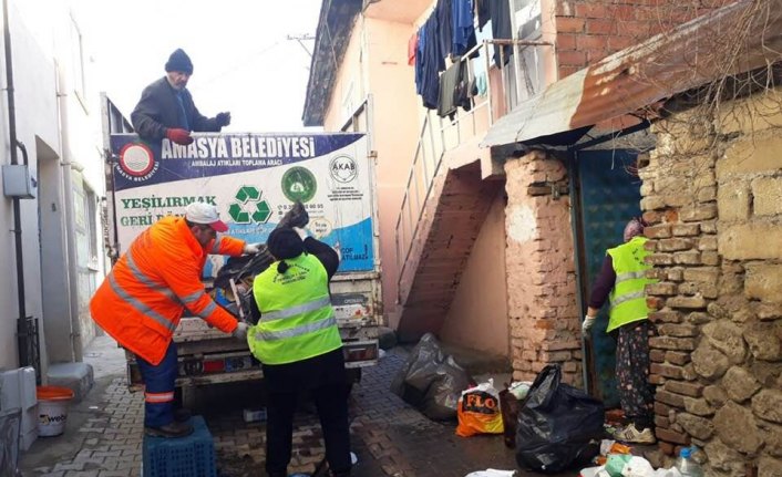 Amasya'da bir evden 5 ton çöp çıktı