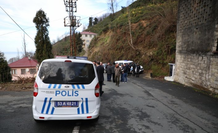 Mahalleye doğal gaz isteyen vatandaştan yol kesme eylemi