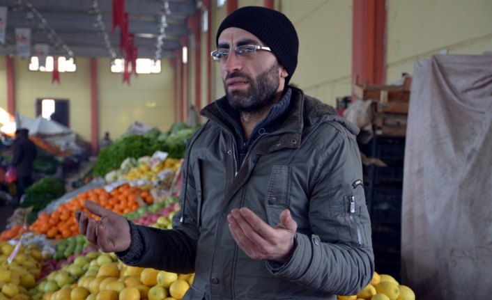 Tokat'ta halk pazarı dua ile açılıp kapatılıyor