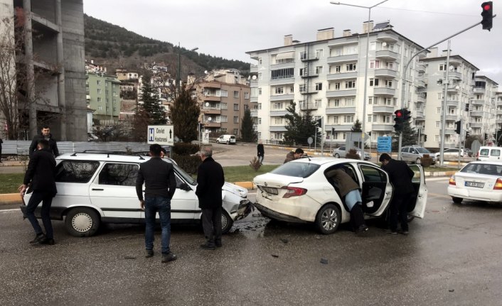 Tokat'ta zincirleme trafik kazası: 9 yaralı