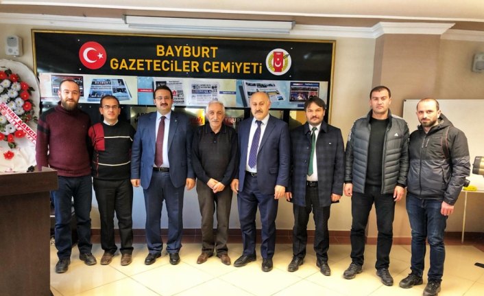 AK Parti Bayburt Belediye Başkan Adayı Yumak, gazetecilerle buluştu