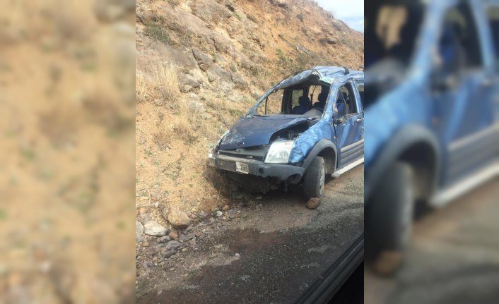 Artvin'de otomobil devrildi: 1 ölü, 2 yaralı