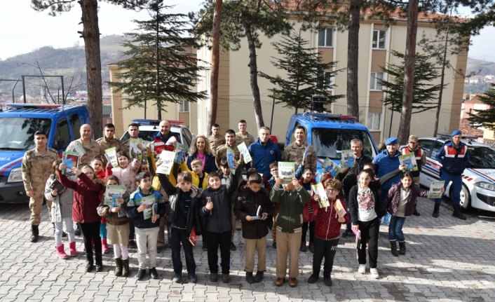 İlkokul öğrencilerinden jandarmaya ziyaret