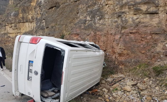 Ordu'da tır minibüsle çarpıştı: 8 yaralı