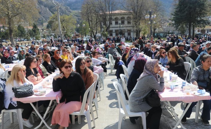 Belediye Başkanı Sarı, çalışanlar ve vatandaşlarla buluştu