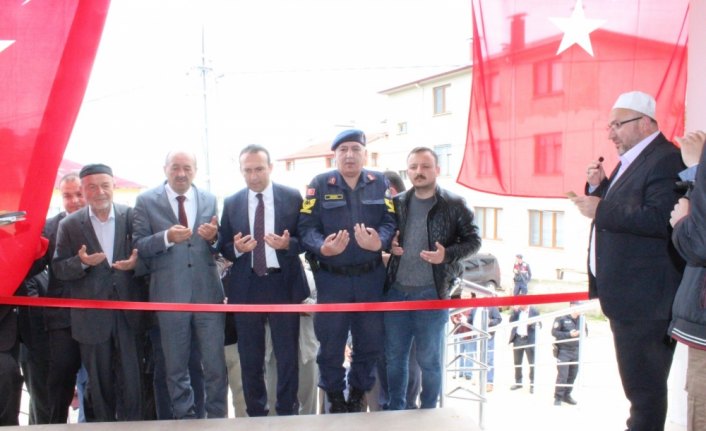 Eynesil'de yapımı tamamlanan cami açıldı