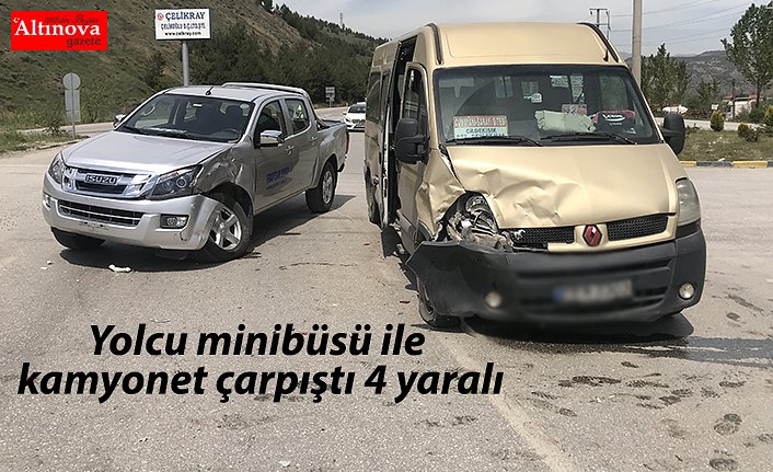 Yolcu minibüsü ile kamyonet çarpıştı 4 yaralı