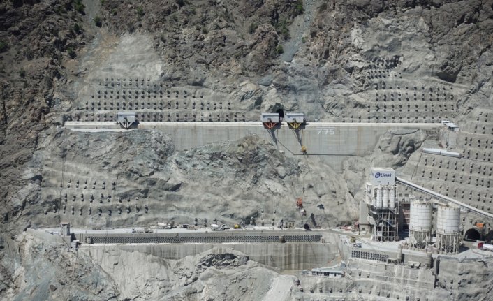 Yusufeli Barajı'nda gövde beton dökümünün dörtte biri tamamlandı