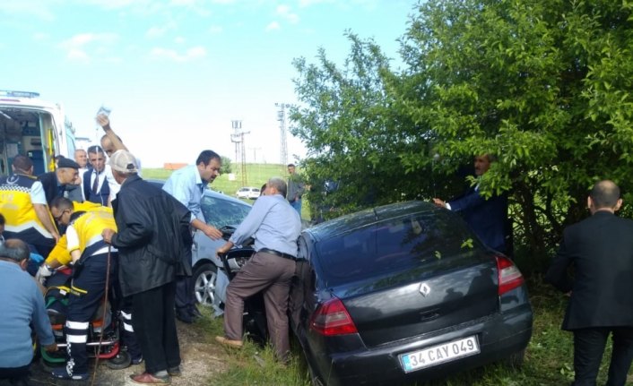 Karabük'te iki otomobil çarpıştı: 4 yaralı