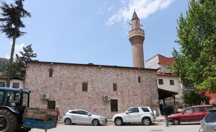 Tarihi cami bin yıldır Müslümanların hizmetinde