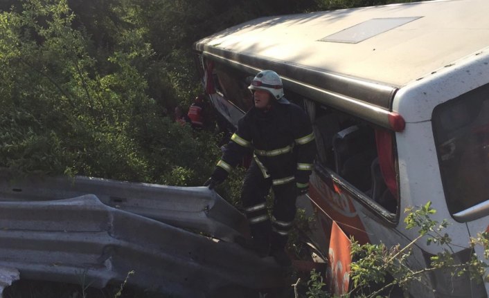 Otoyolda zincirleme trafik kazası: 1 ölü, 5 yaralı