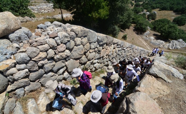 Yabancı öğrenciler Hattuşa'yı gezdi