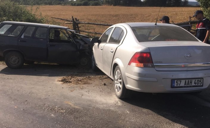 Sinop'ta trafik kazaları: 15 yaralı