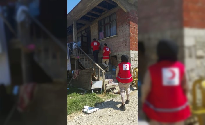 Türk Kızılaydan afetzedelere kurban eti dağıtımı