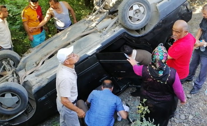 Zonguldak'ta otomobil devrildi: 3 yaralı