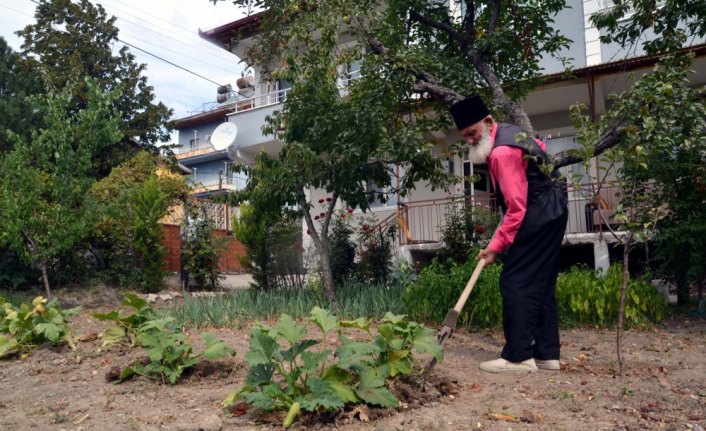 30 yıldır kapısından ayrılmadığı külliyede 