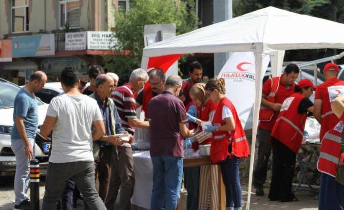 Akçakoca'da Kızılay'dan aşure ikramı