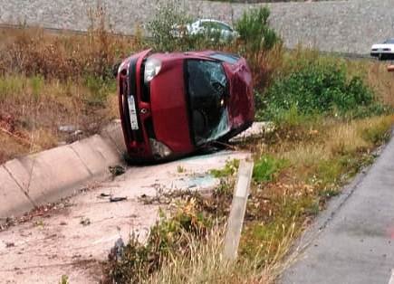 Amasya'da otomobil su kanalına devrildi: 3 yaralı