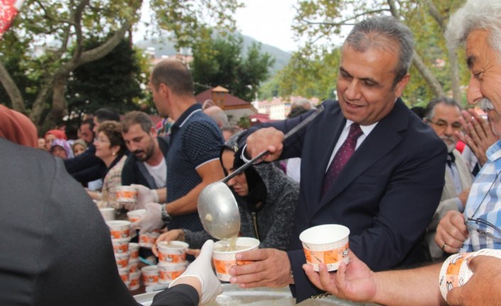 Bozkurt'ta vatandaşlara aşure ikramı