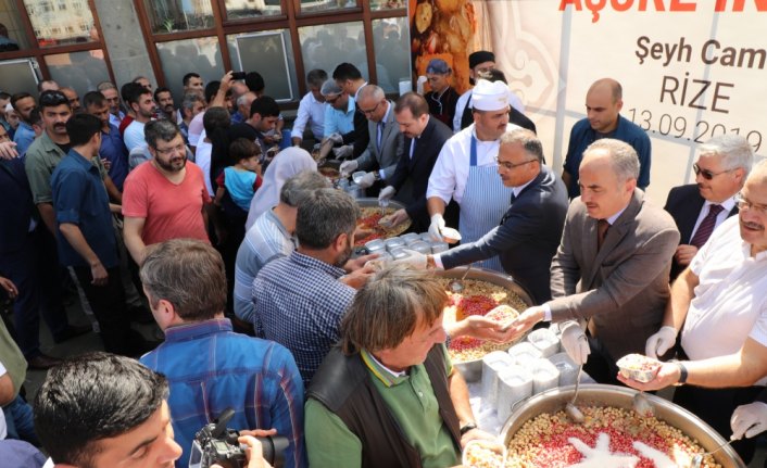 Cumhurbaşkanlığından Rize'de vatandaşlara aşure ikramı